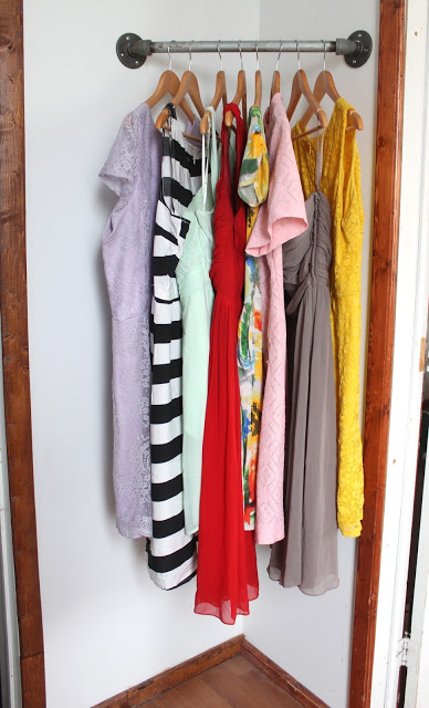 Corner closet rack
